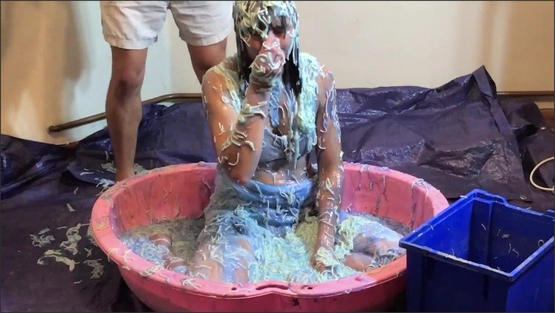[Full HD] Girl Messed Up With Spaghetti Gunge And Mud Wam Splosh Fully Clothed  - AliMessyxxx - -00:27:36 | Mud, Wam Gunge, Spaghetti - 879,1 MB
