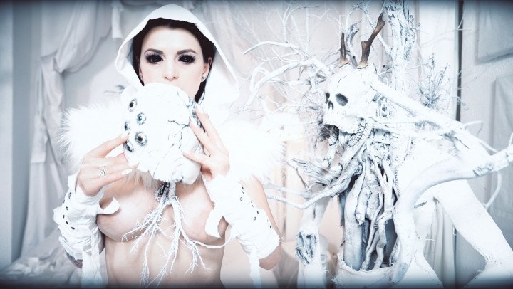 Alissa Noir White Demons