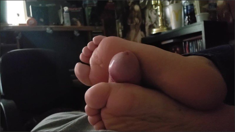 [Full HD] Little Stepsister Footjob While Watching Tv - Allie Marie - -00:07:10 | Fetish, Feet, Foot - 144,9 MB