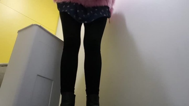 Bad Dolly P--Ing In The Sanitary Bin