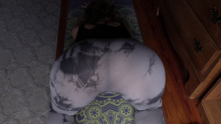 Bettie Bondage Spying On Moms Yoga Practice