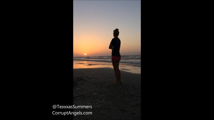 [Full HD] Daphne Summers Rise And Shine With Beach Flashes  - Daphne Summers - ManyVids - 00:12:06 | Boob Bouncing, Voyeur Beach - 1,1 GB