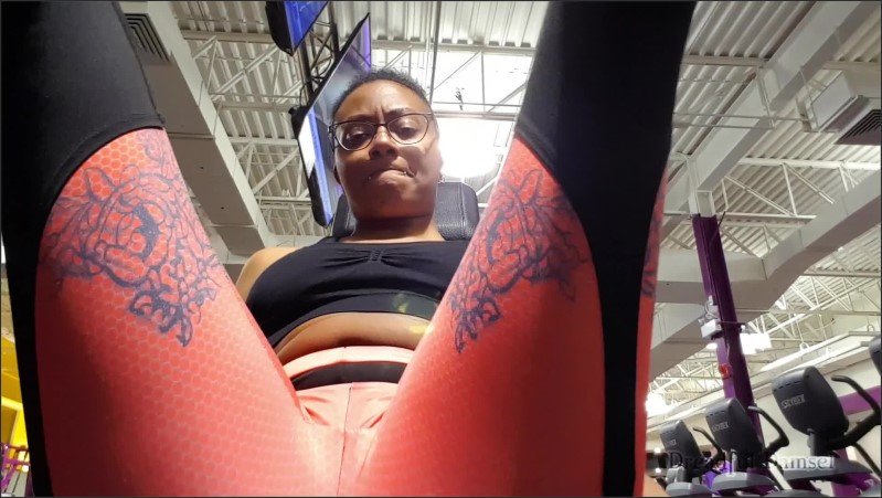 [Full HD] Booty Sculpting Workout For Camgirls Stripping At The Gym - Dreadful Damsel - -00:13:22 | Ebony, Booty, Striptease - 924,2 MB