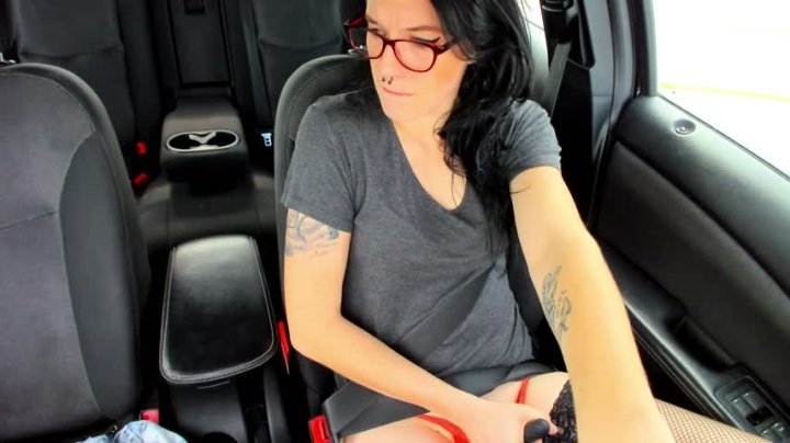 Ellieshae Cumming While Driving
