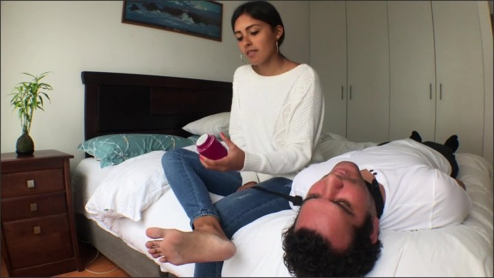 [Full HD] Enola S Slave Eating Toenails And Dust From Her Feet Femdom - Enola Fischer - - 00:10:41 | Feet, Toenail, Food - 131,8 MB