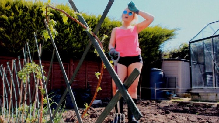 [Full HD] Epiphany Jones Sexy Gardener Spy Cam Hd - Epiphany Jones - ManyVids - 00:27:36 | Voyeur, Boot Fetish, Bikini - 4,2 GB