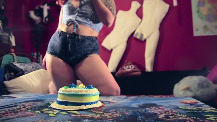 [SD] Freshie Juice Cakefucker The Cake Fucks Back - Freshie Juice - ManyVids - 00:07:24 | Curvy, Food &Amp;Amp; Object Crush, Redheads - 206,5 MB