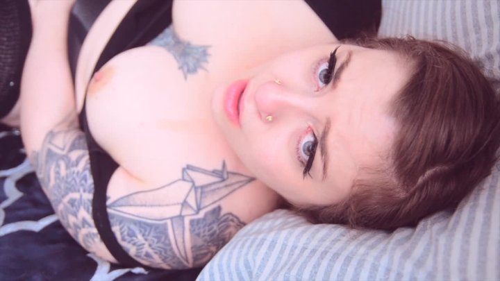 [HD] Freshie Juice Fucked By My God Loving Parents - Freshie Juice - ManyVids - 00:10:46 | Solo Female, Religious - 949,7 MB