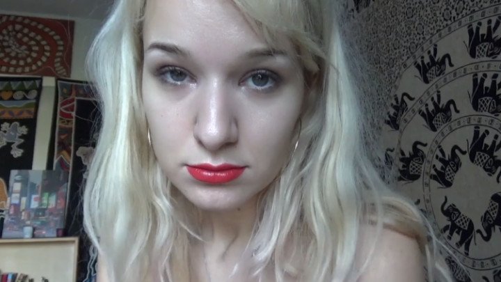 Goddess Vanessa Poison Kisses