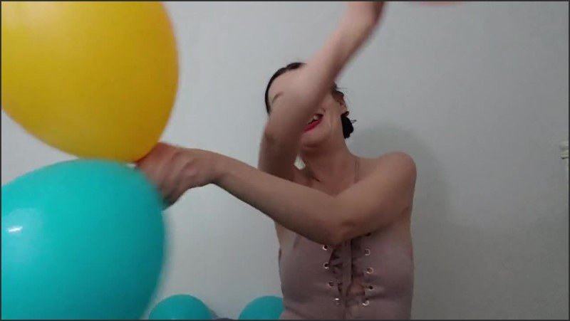 [HD] Gypsy Dolores Plays With Balloons Funny Attempt On A Balloon Fetish Video - Gypsy Dolores - -00:18:28 | Striped Stockings, Montreal Milf, Brunette - 216,3 MB