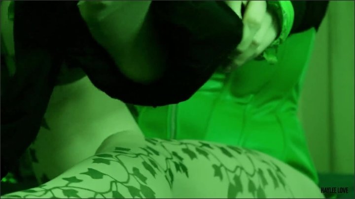 [Full HD] Poison Ivy Makes Robin Her Slave Part 3 - HayleeLove - - 00:24:20 | Femdom Humiliation, Butt, Big Boobs - 443,5 MB