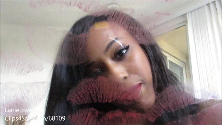 Lanie Love Lipstick Kisses