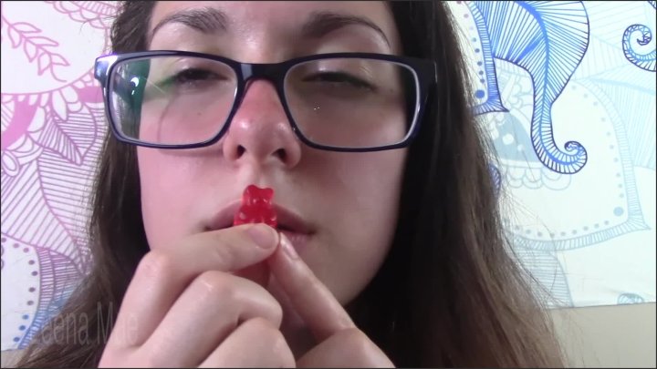 [Full HD] Gummy Bear Destroyer - Leena Mae - - 00:11:05 | Gummy Bears, Tooth, Brunette - 723,6 MB
