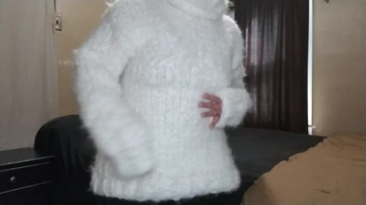 Leona Dulce Fluffy Sweater Cock Sucker Training