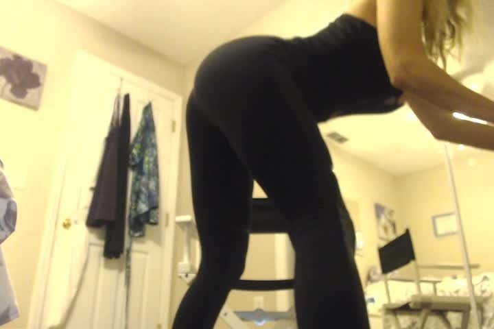 Mandynextdoor69 Shaking My Booty In My Leggings