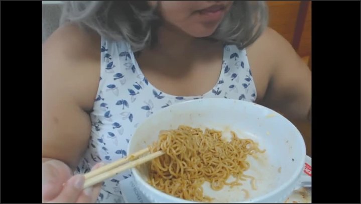 [HD] Cute Feedee Eats Noodles For Her Feeder - Mila Loves - - 00:10:24 | Bbw Feeding, Fetish - 105,1 MB