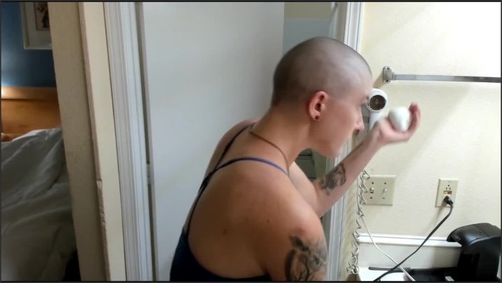 [HD] Shaving My Head Bald - Miss Ellie - - 00:15:04 | Solo Female, Shaved Head - 144,1 MB