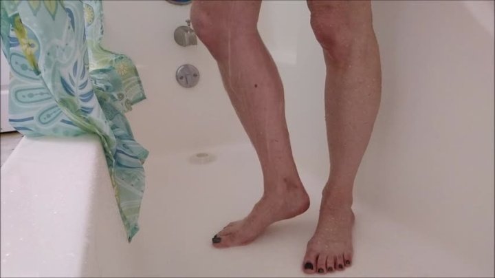 Morina My Feet In The Shower