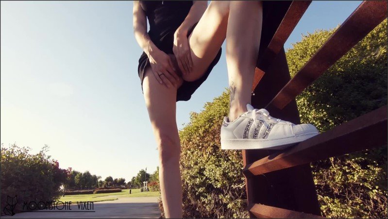 [Full HD] Public Park Flashing Upskirt - Moonstone Vixen - -00:14:28 | Glasses, Mom, Verified Amateurs - 2,2 GB