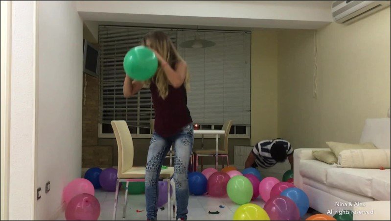 [Full HD] Sexy Teen Makes 10 Challenges With Balloons  - Nina And Alex - -00:15:51 | Pareja, Ballon Popping - 364,9 MB