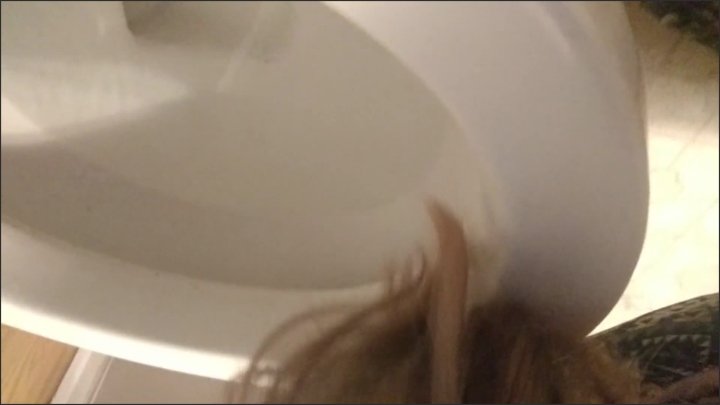 [Full HD] Purple Vayda Cleaning Masters Toilet Before Company S Here - Purple Vayda -  - 00:01:51 | Amateur Slut, Cleaning Toilet, Teen Amateur - 51,1 MB