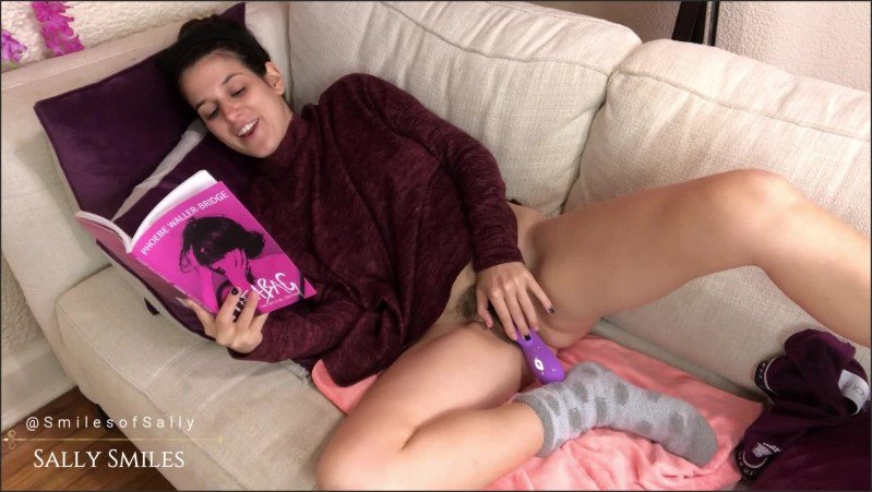 [Full HD] Nerdy Girl Next Door Masturbating With Thrusting Dildo While Reading - SallySmiles - -00:11:40 | Voyeur, Fetish, Female Orgasm - 446 MB