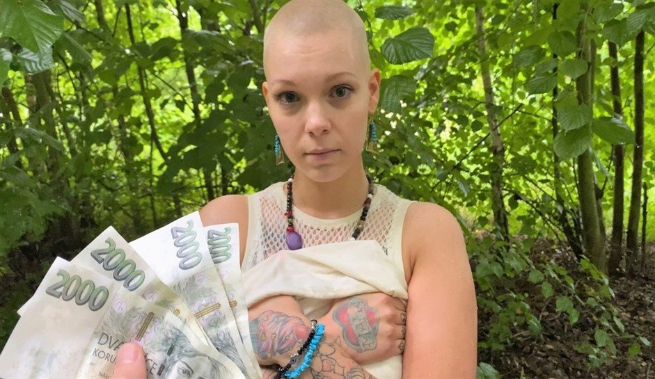 [4K Ultra HD] Laura Aka Enigma Silky Laura Aka Enigma Silky - SiteRip-00:19:58 | Public, Shaved Head - 2 GB