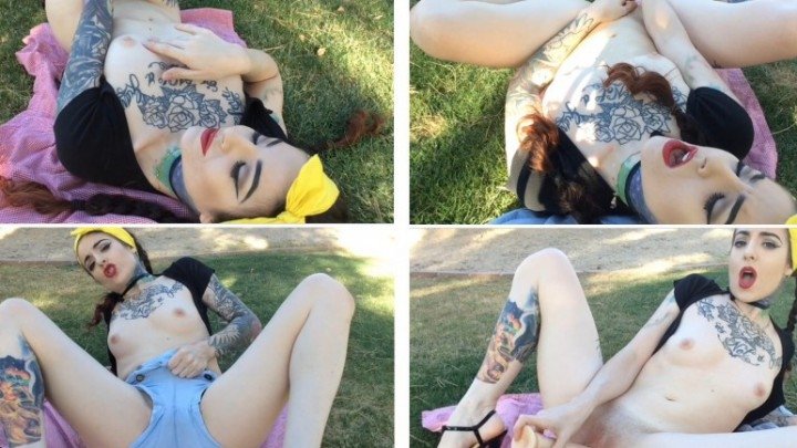 Sucia Loves Slutty Pinup Fucks Dildo