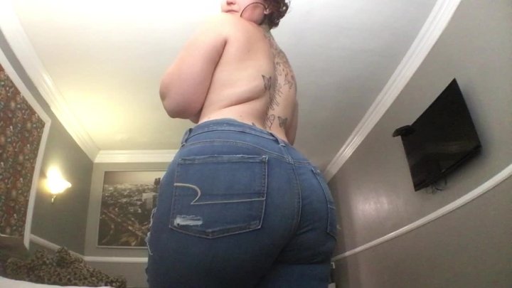 Thickii Nickii Putting On Some Tight Ass Jeans