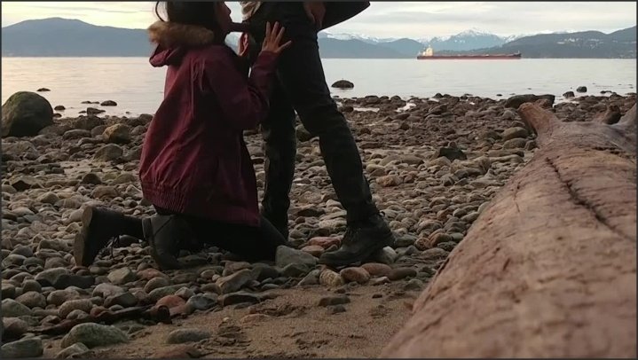 [HD] Asian Teen Gives Blowjob And Flashes On Public Beach - Busterandkitten - - 00:06:22 | Pov, Teen - 103,9 MB