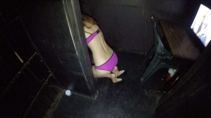 Cumonanna Anna Visits The Gloryhole