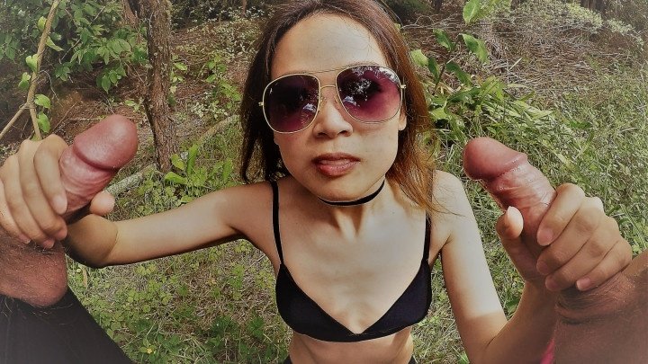 Cumonanna Double Facial In Public Park