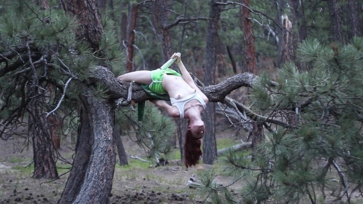 Runner Fucks Her Ass Outside
