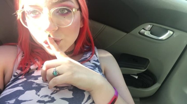 Lolaluxx Cumming In A Crowded Parking Lot
